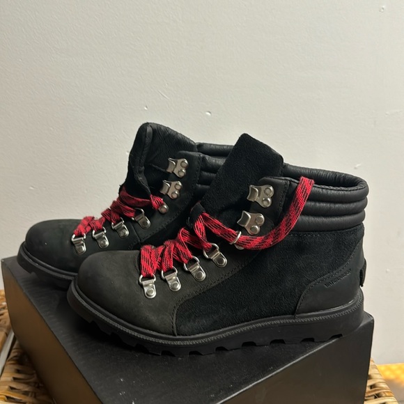 Sorel Ainsley Conquest Boots - Picture 1 of 5